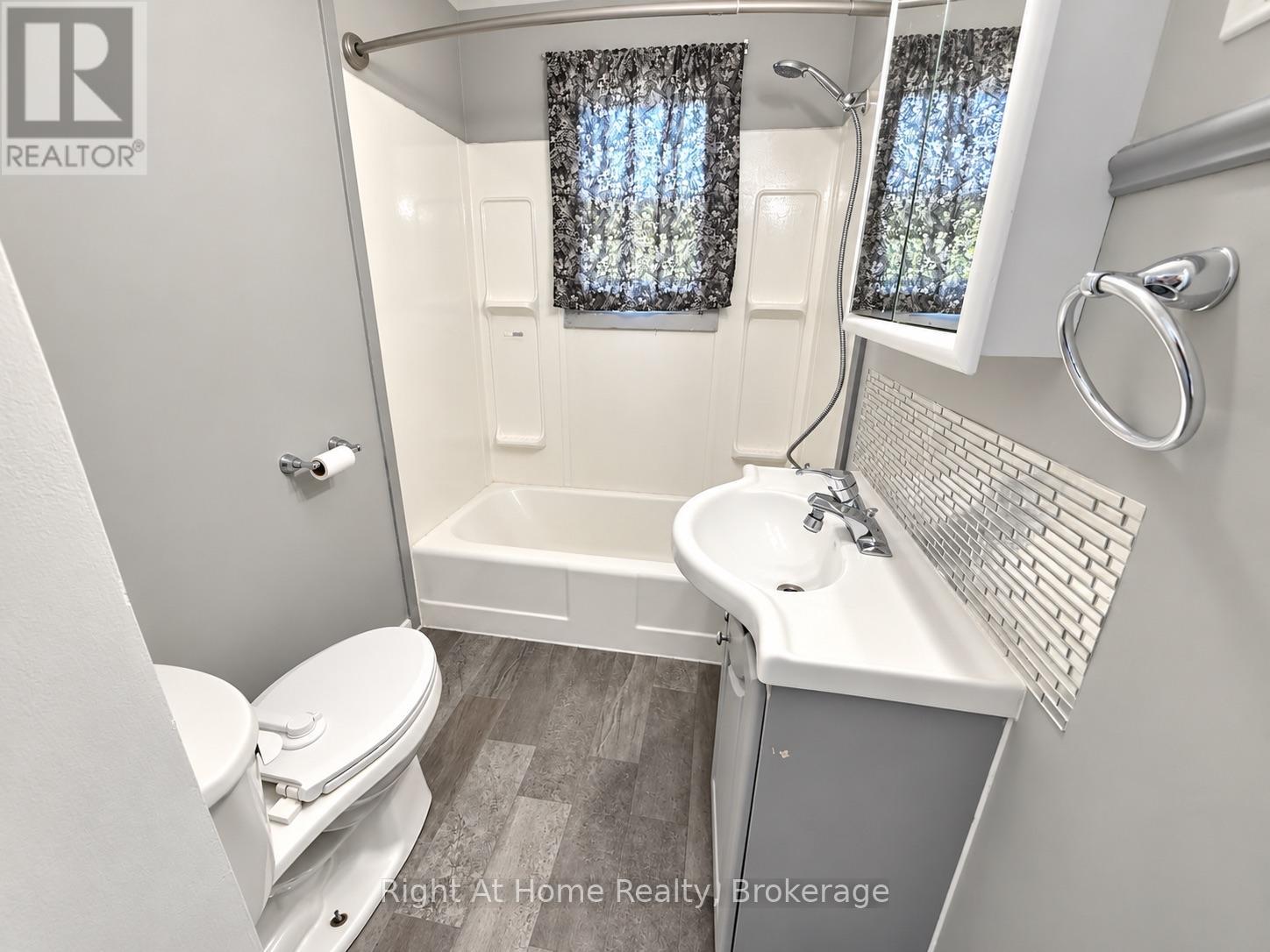 145 Kenogami Avenue S Property Photo 5