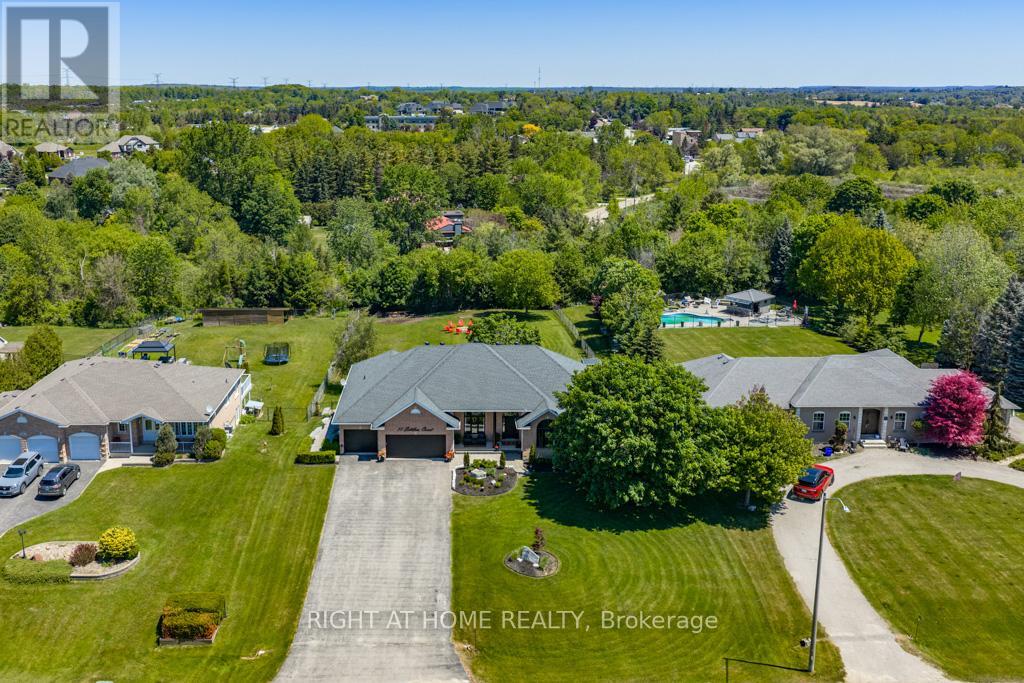 11 Settlers Court Property Photo 3