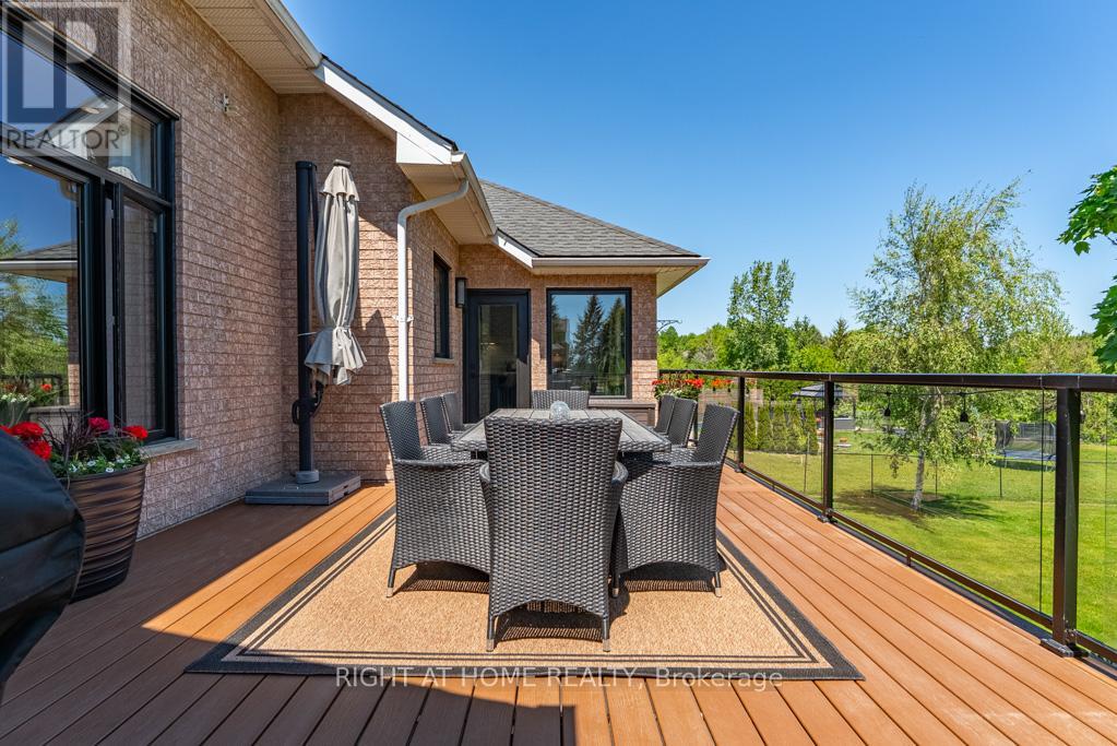 11 Settlers Court Property Photo 48