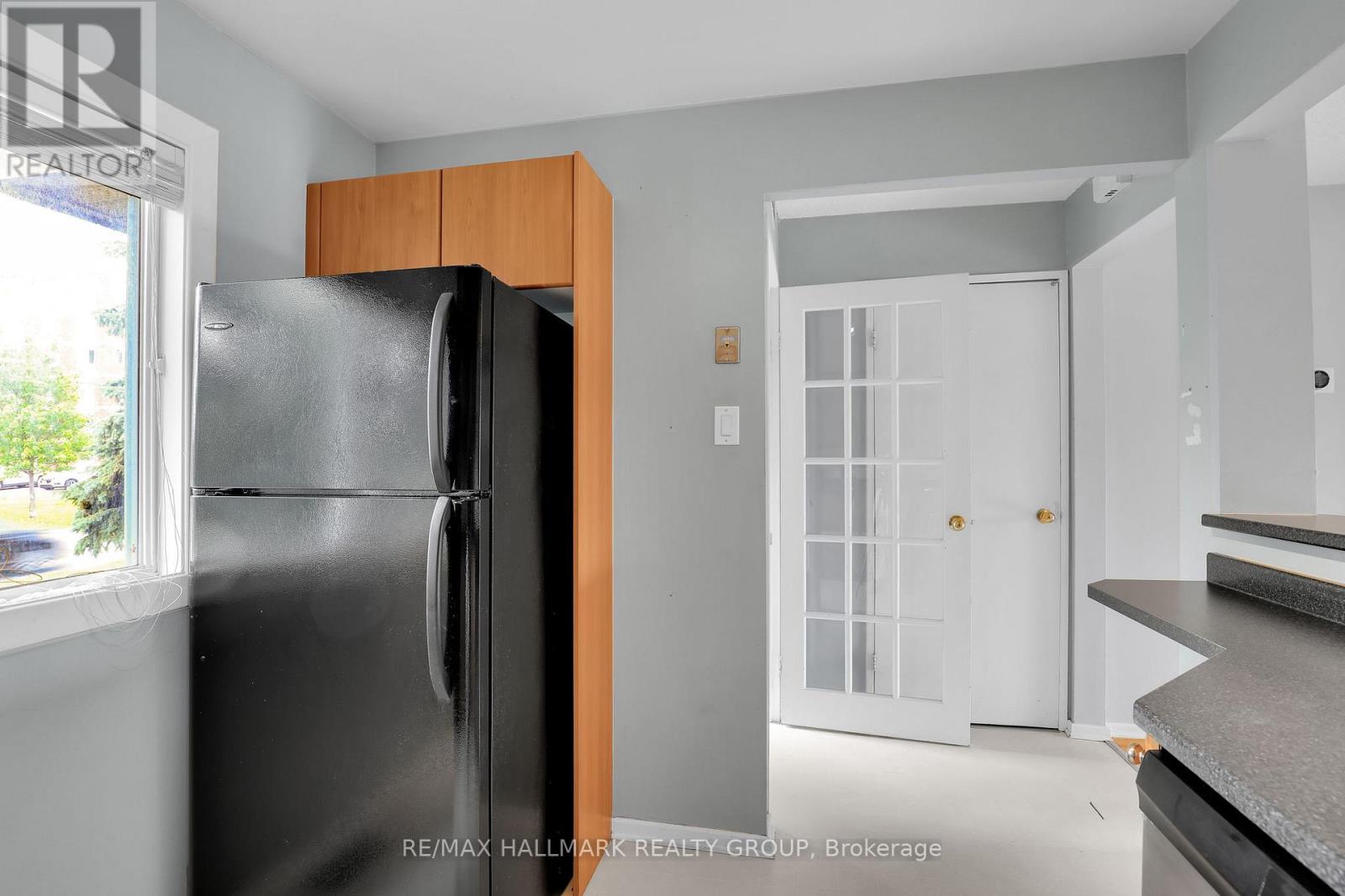 2912 Fairlea Crescent Property Photo 5
