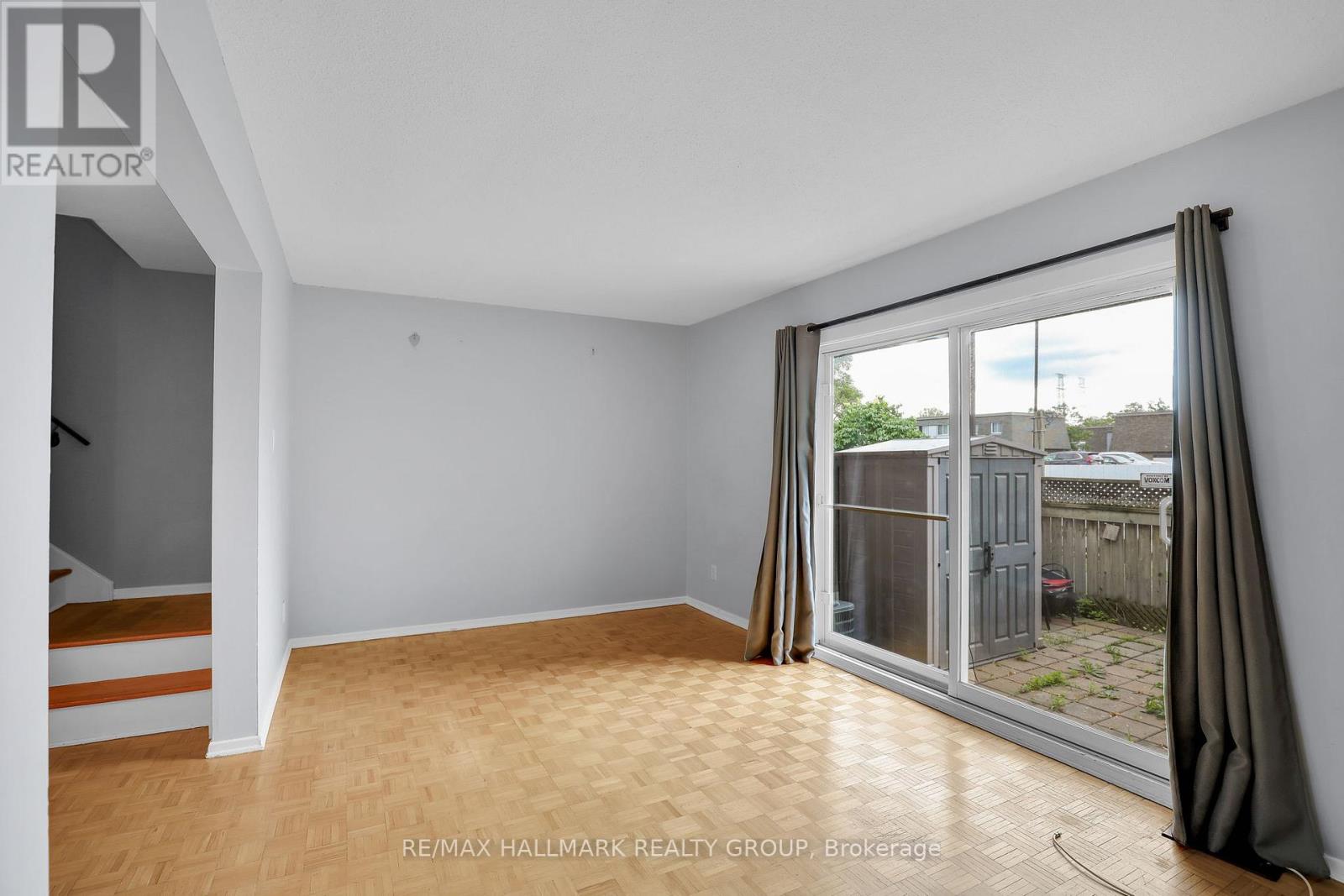 2912 Fairlea Crescent Property Photo 7
