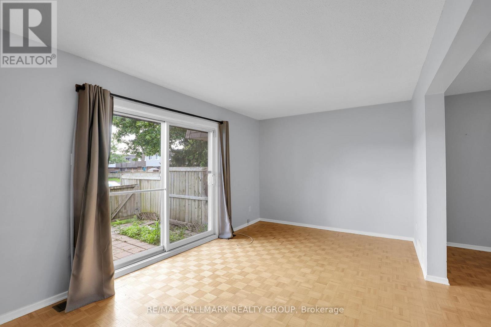 2912 Fairlea Crescent Property Photo 10
