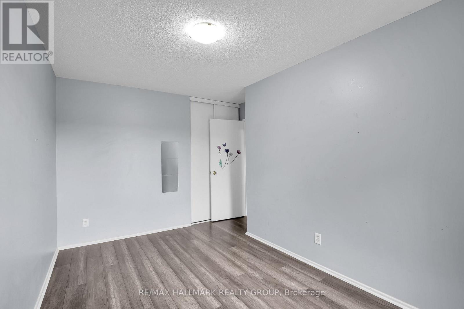 2912 Fairlea Crescent Property Photo 14