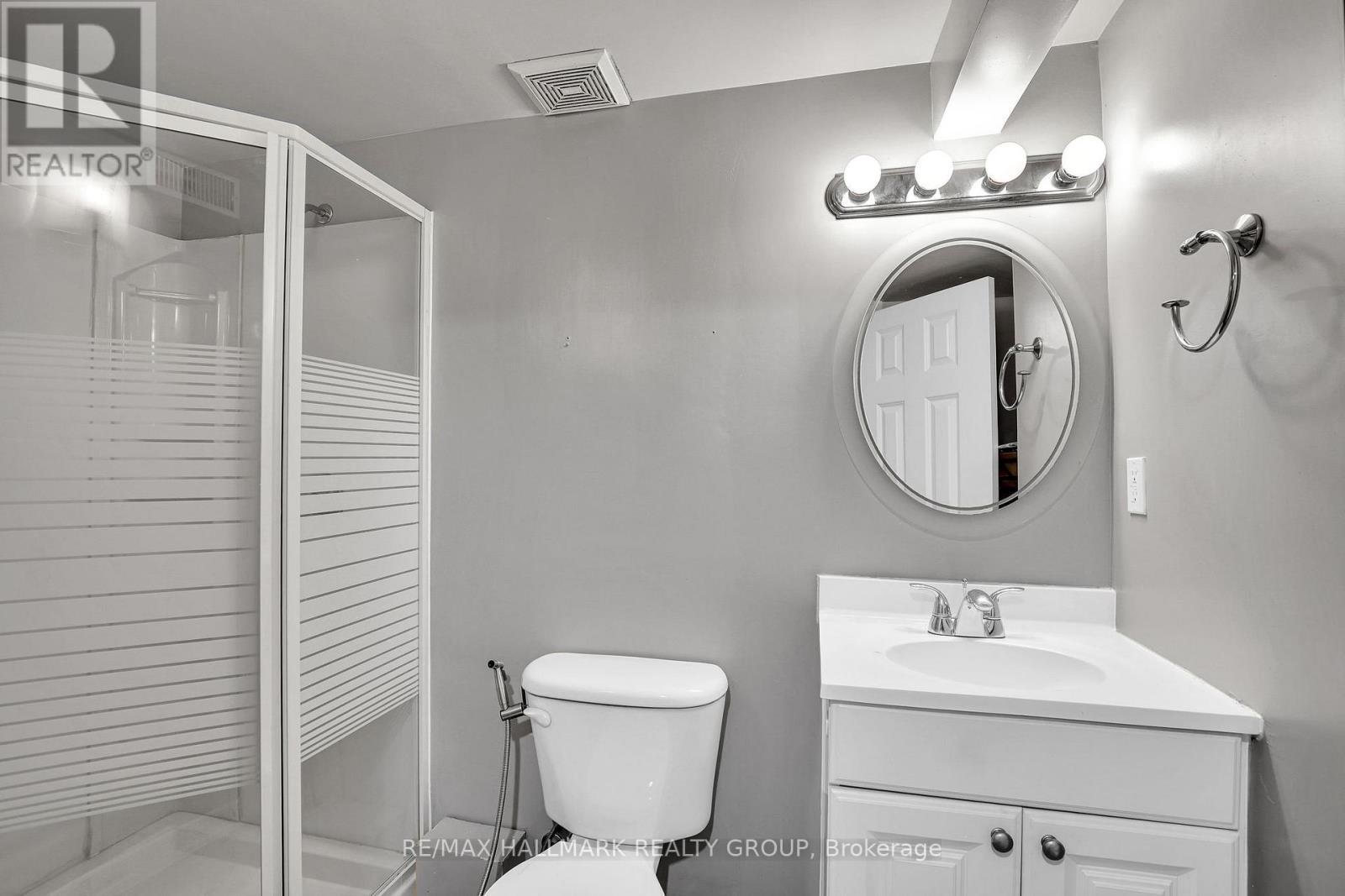 2912 Fairlea Crescent Property Photo 23