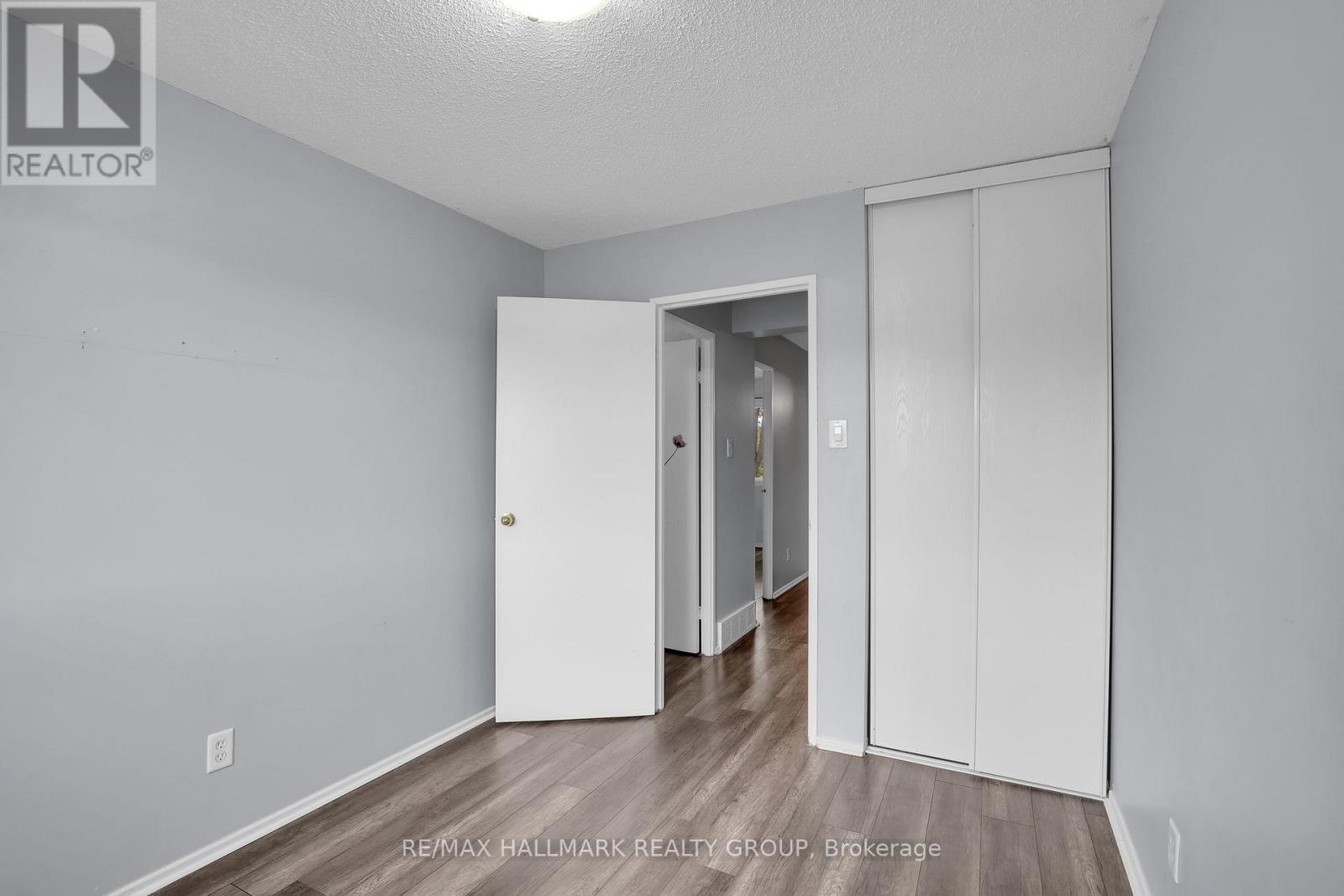 2912 Fairlea Crescent Property Photo 27