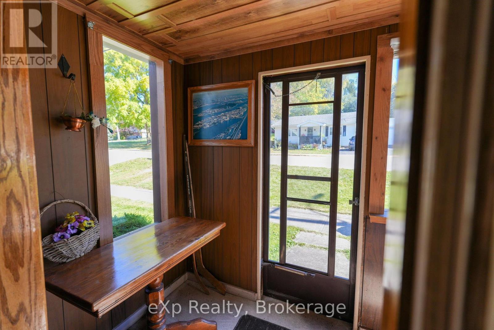 778 8th Avenue E Property Photo 5