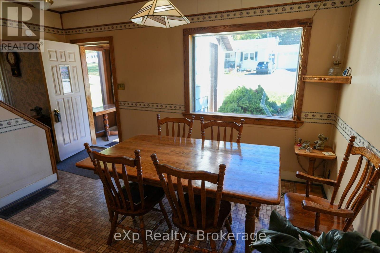 778 8th Avenue E Property Photo 7