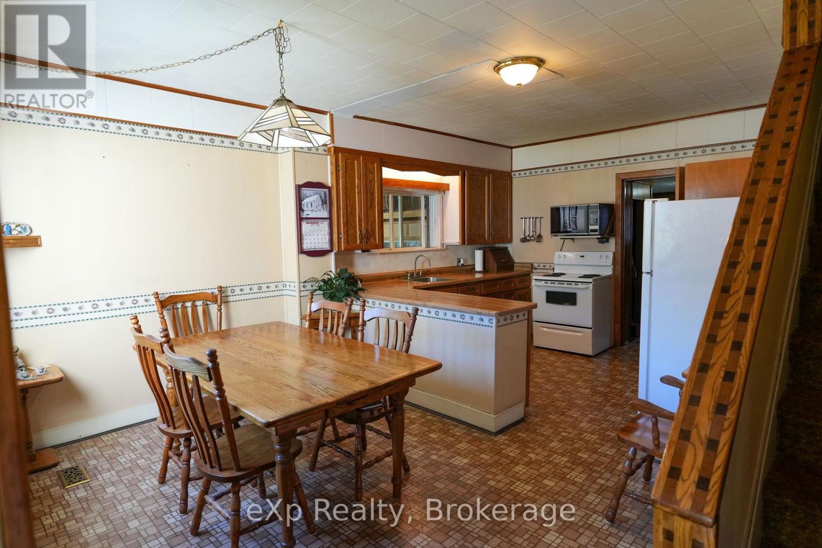 778 8th Avenue E Property Photo 8