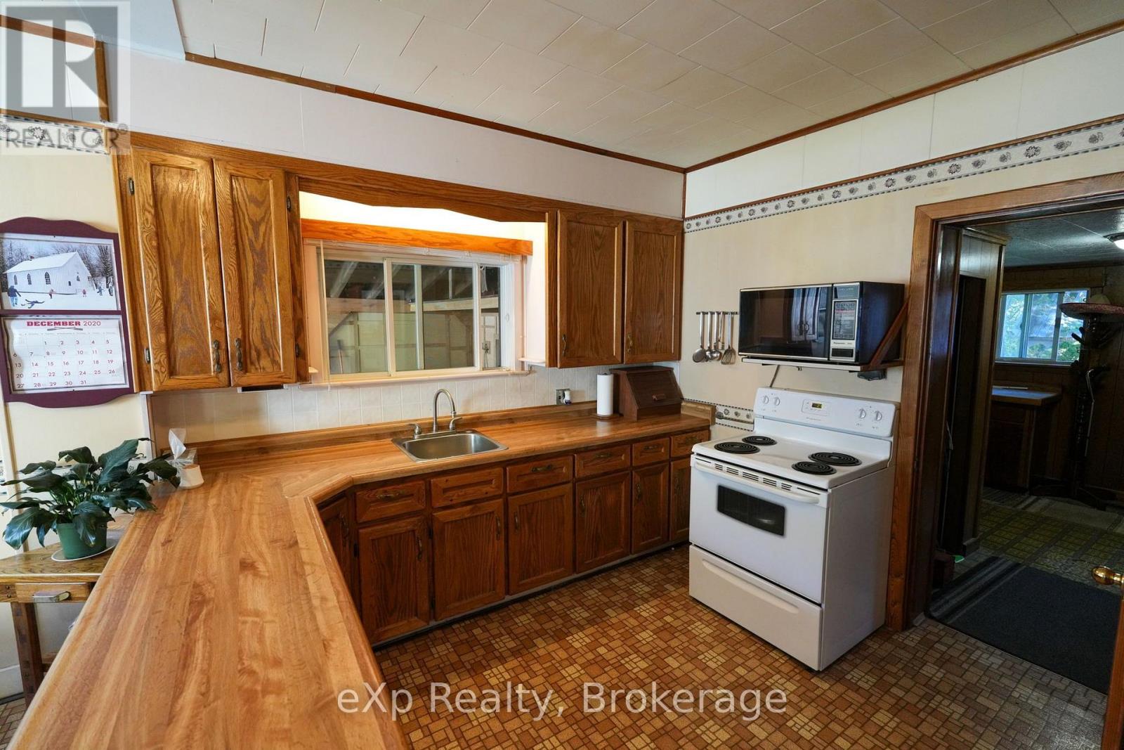 778 8th Avenue E Property Photo 10