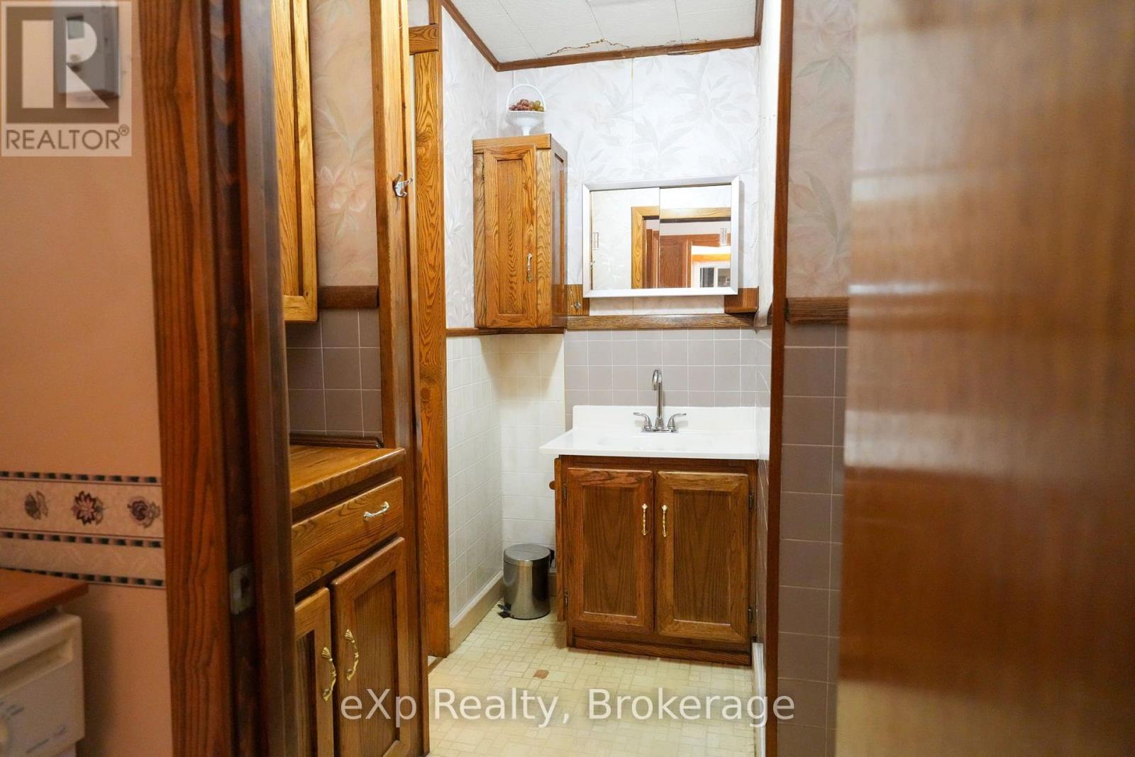 778 8th Avenue E Property Photo 12
