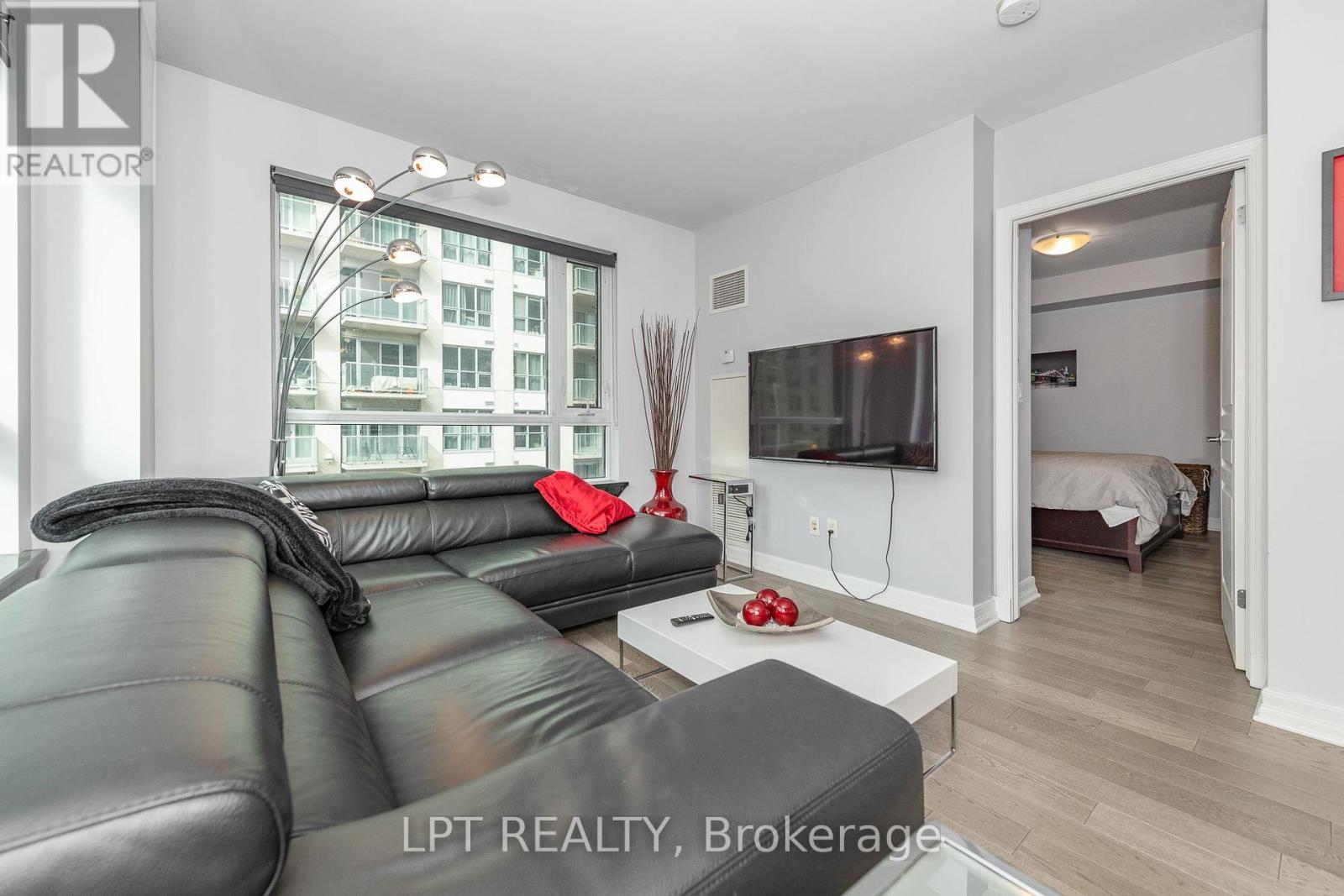 305 - 200 Besserer Street Property Photo 17
