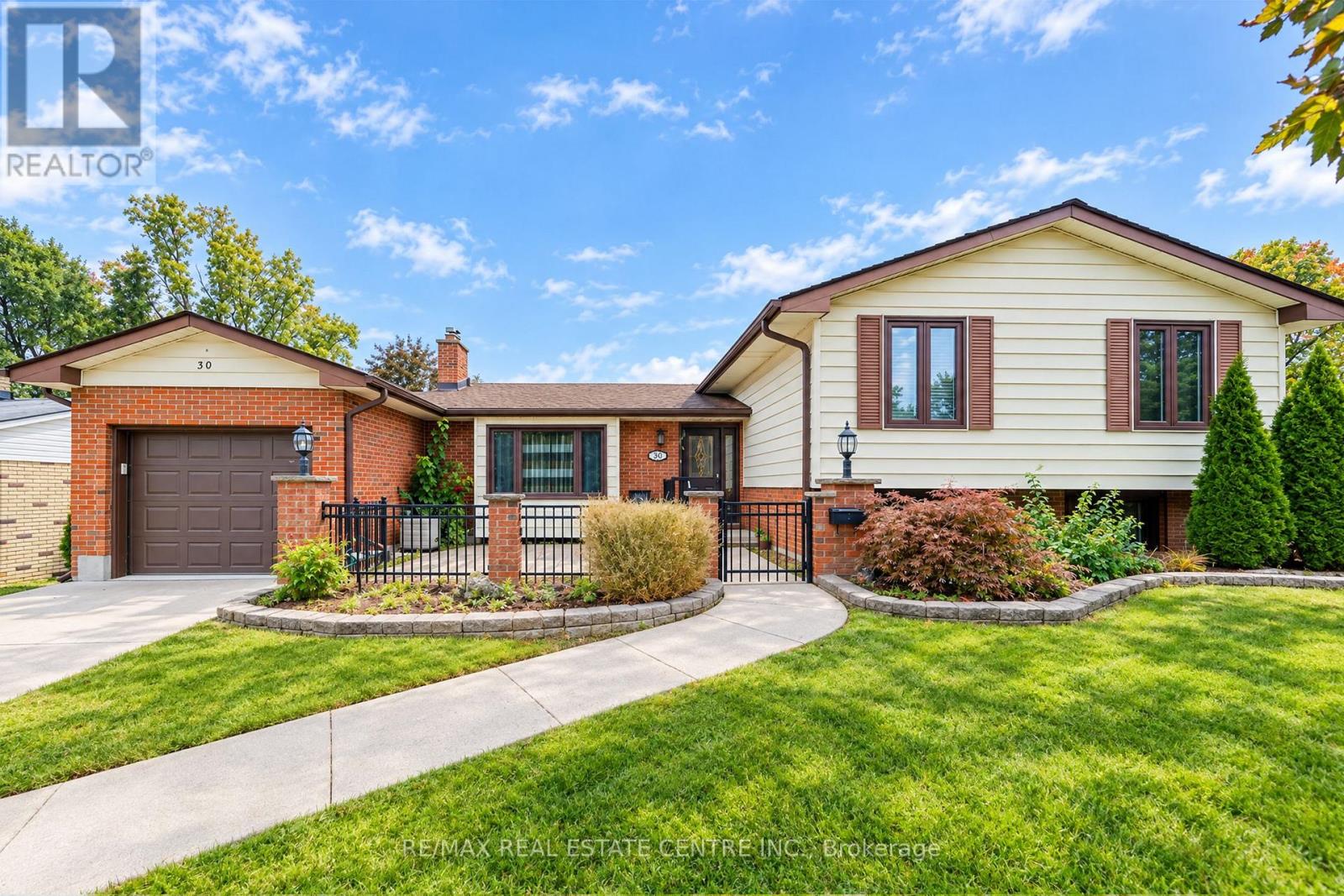 30 Cowan Avenue Property Photo 6