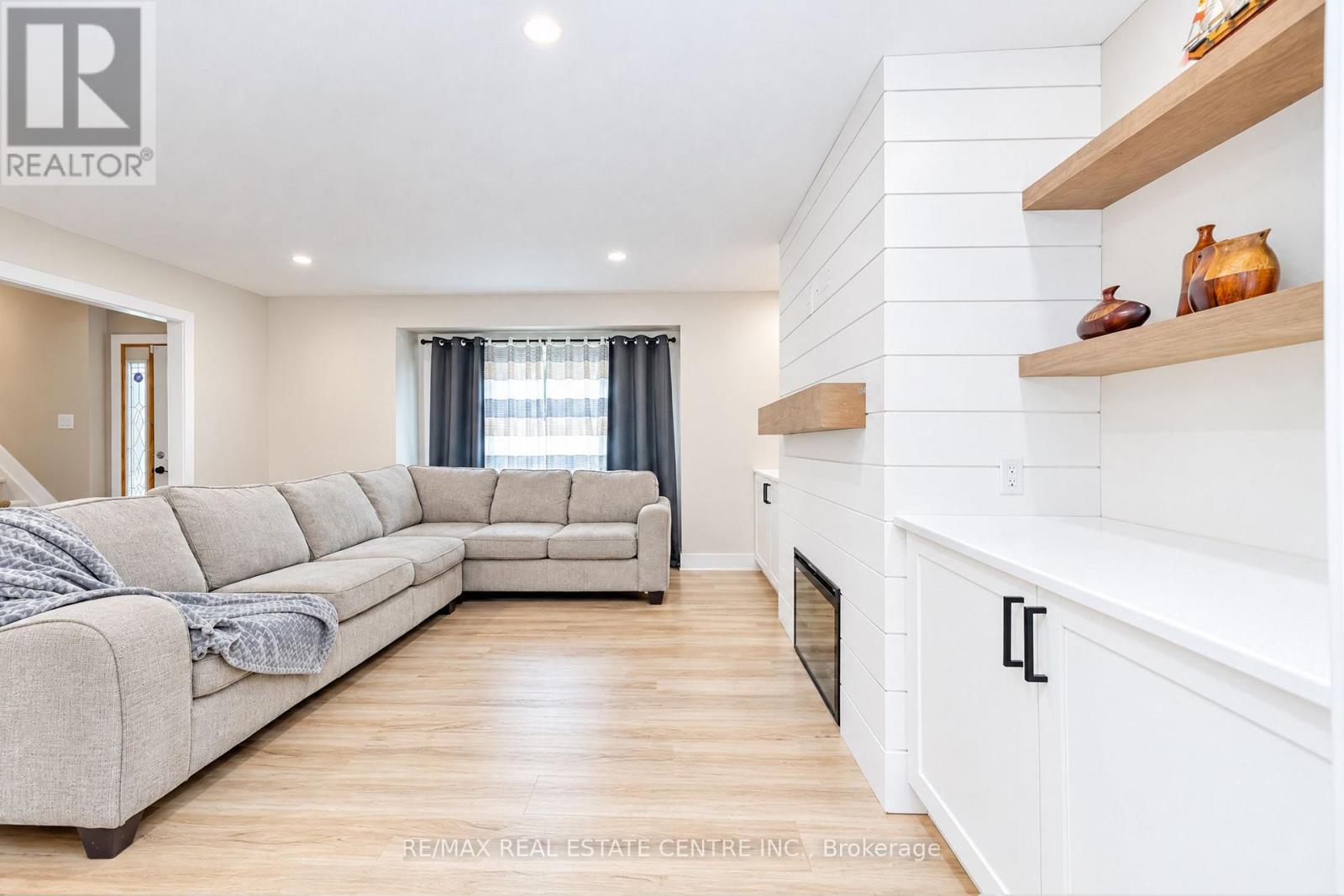 30 Cowan Avenue Property Photo 9
