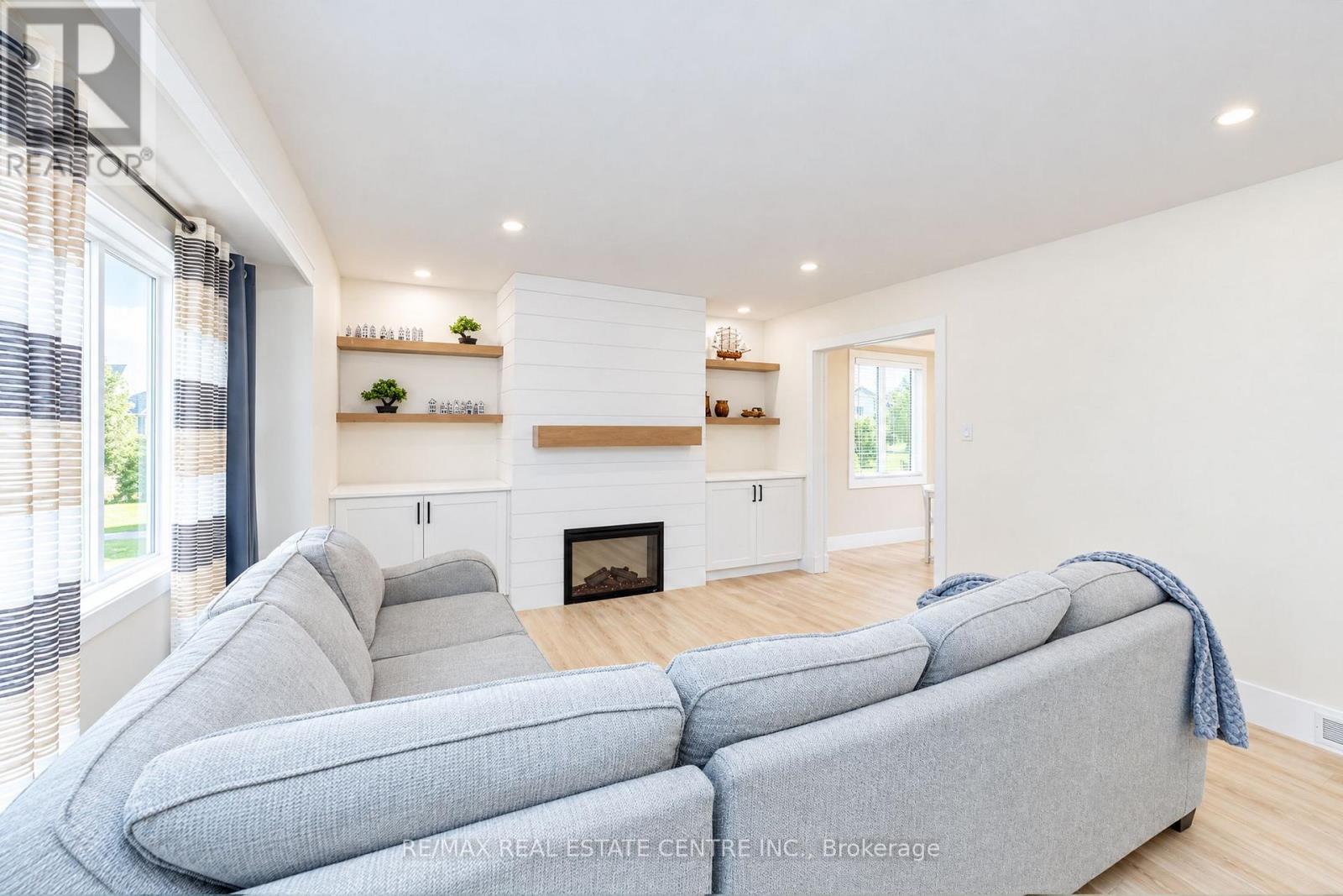 30 Cowan Avenue Property Photo 10