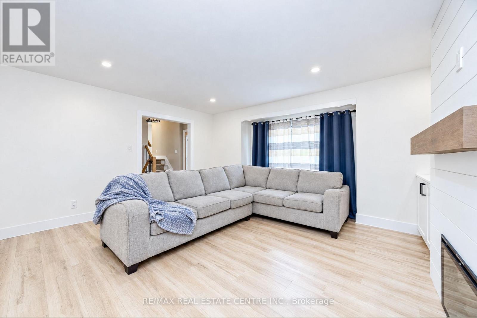 30 Cowan Avenue Property Photo 11