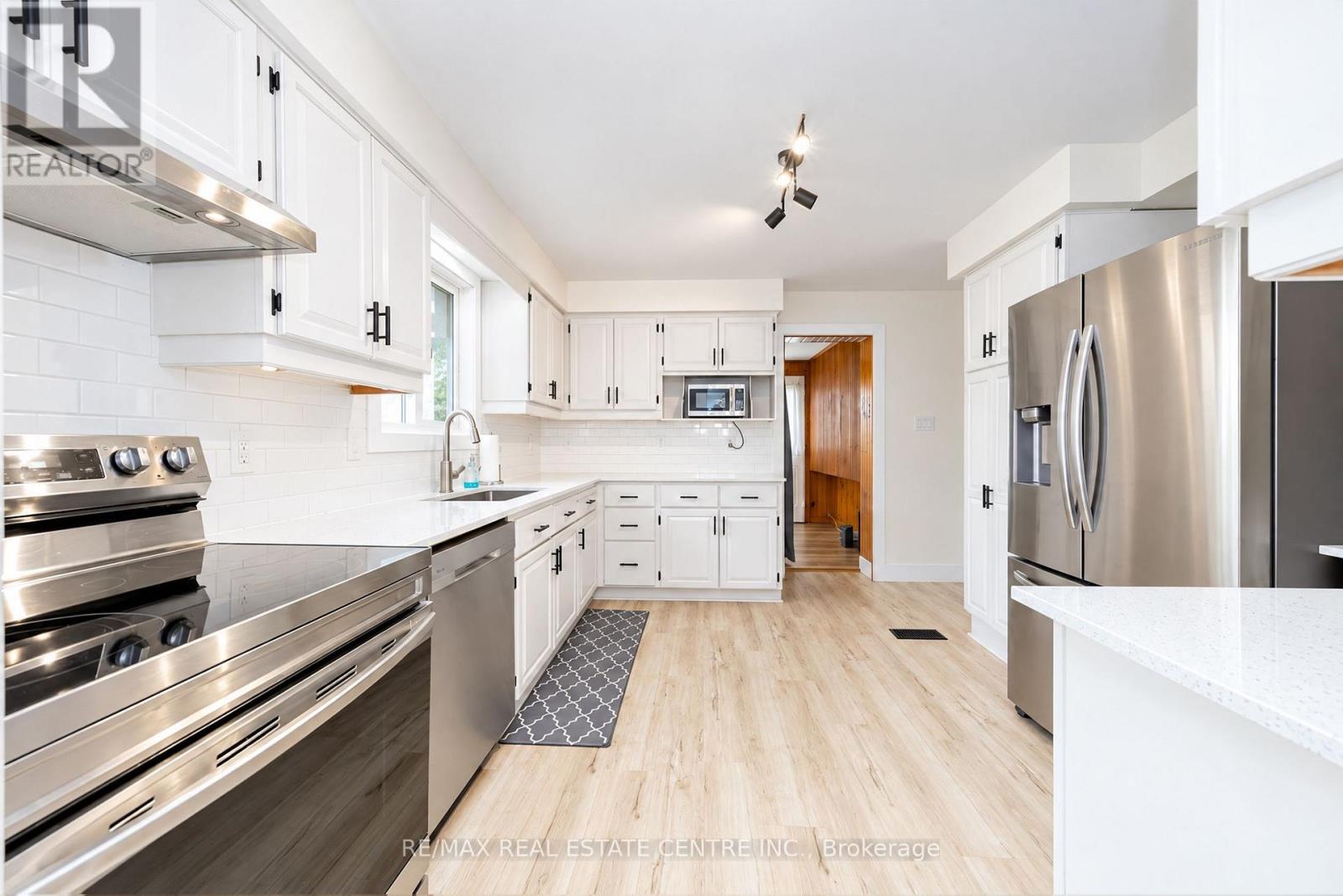 30 Cowan Avenue Property Photo 13