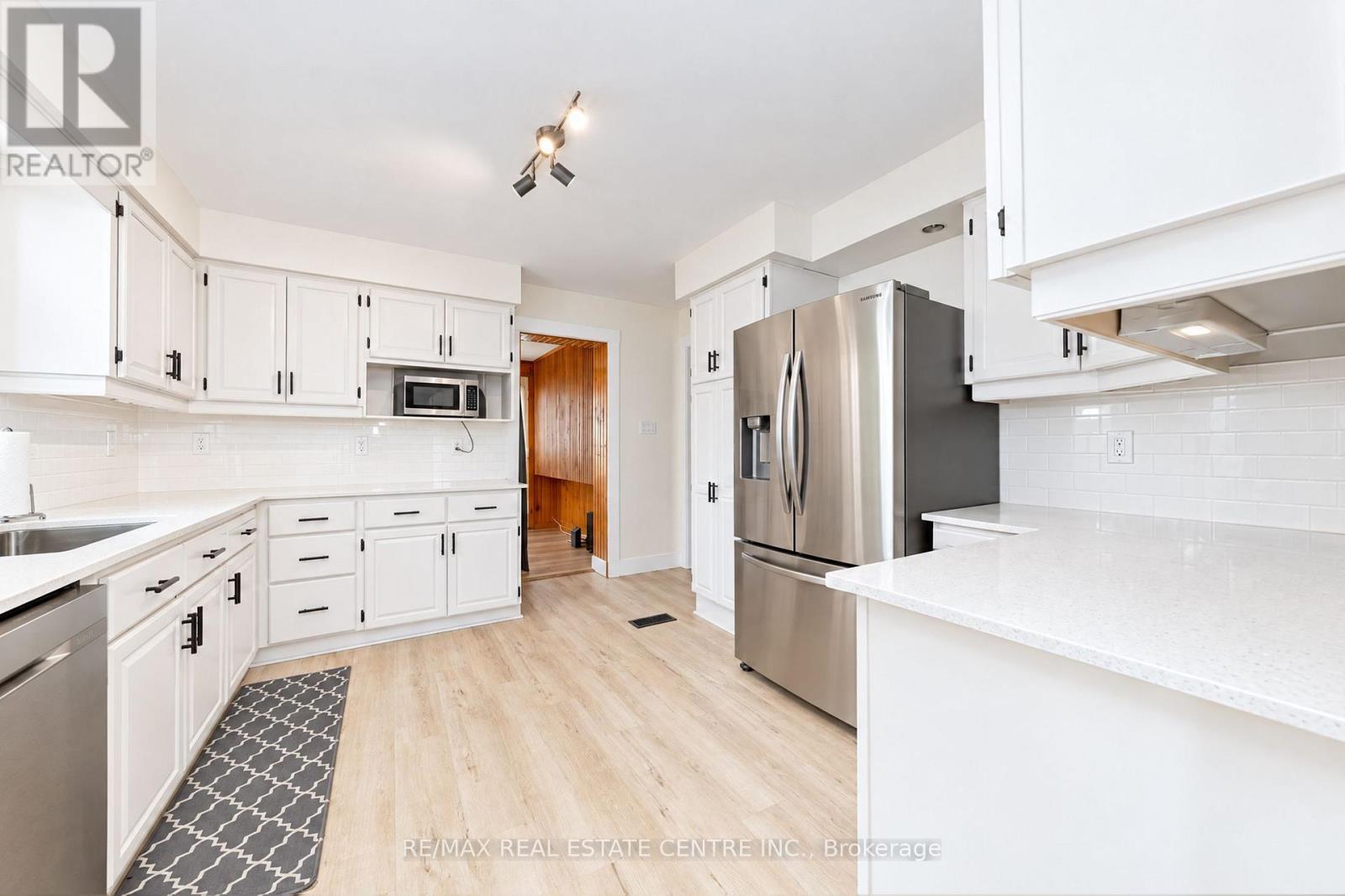 30 Cowan Avenue Property Photo 18