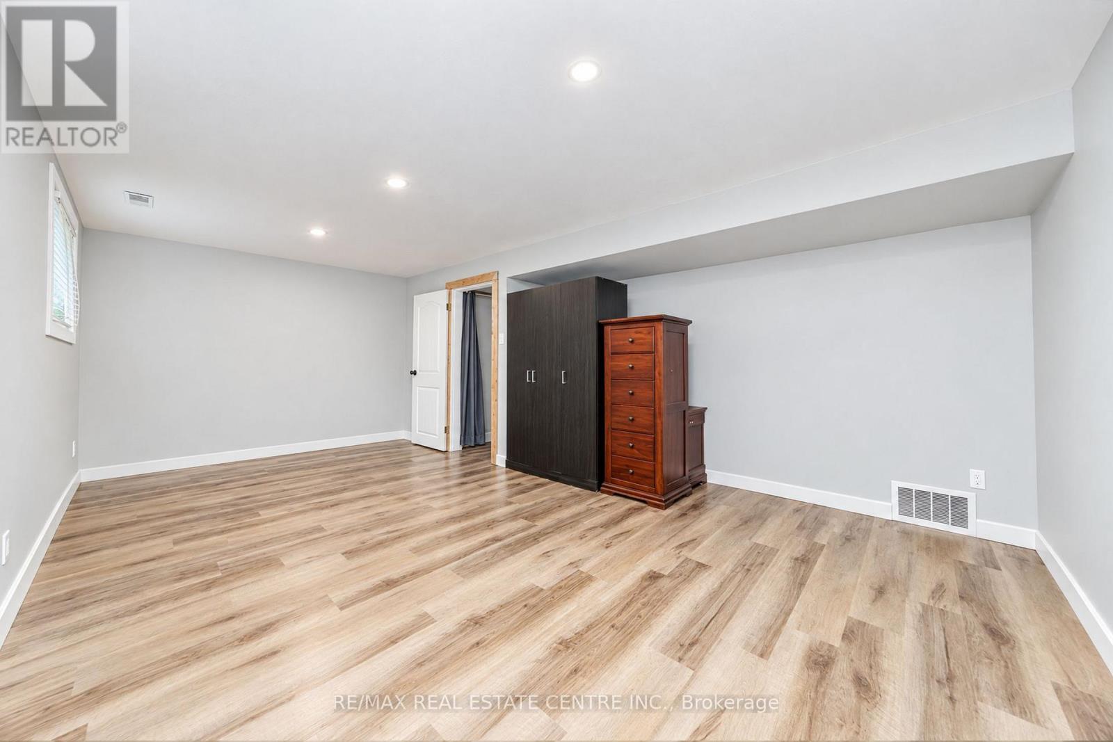 30 Cowan Avenue Property Photo 31
