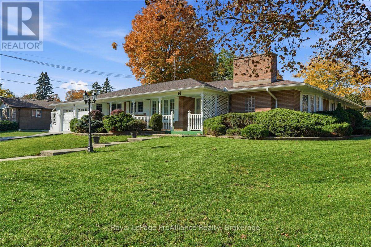 9 Parkview Heights Property Photo 3