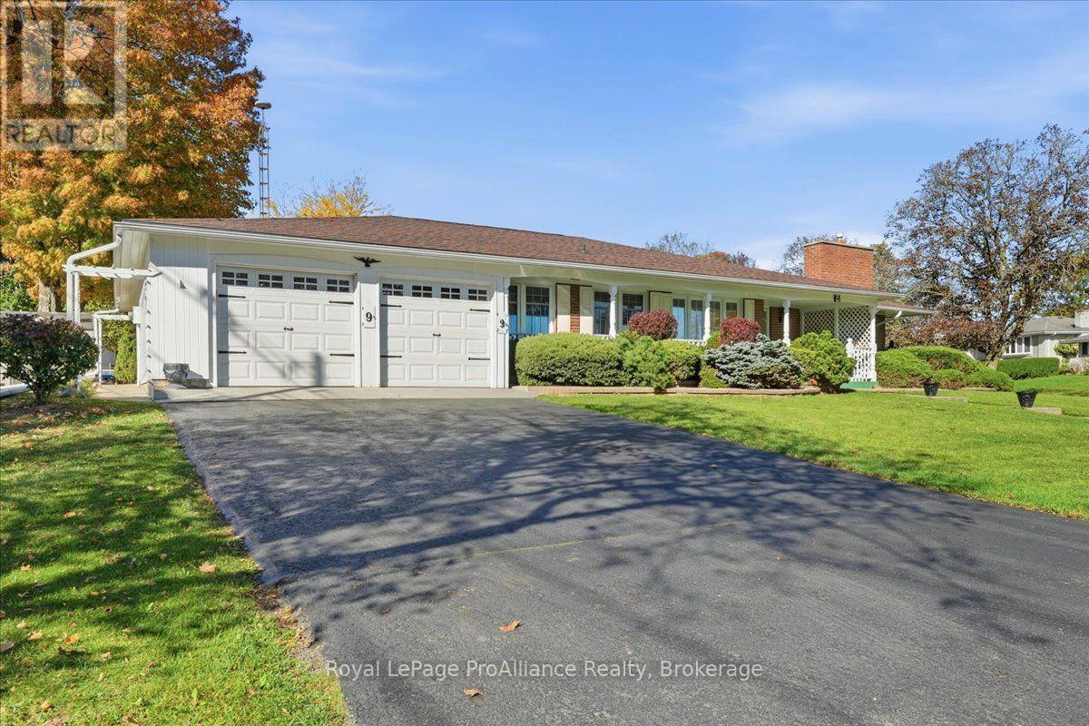 9 Parkview Heights Property Photo 4