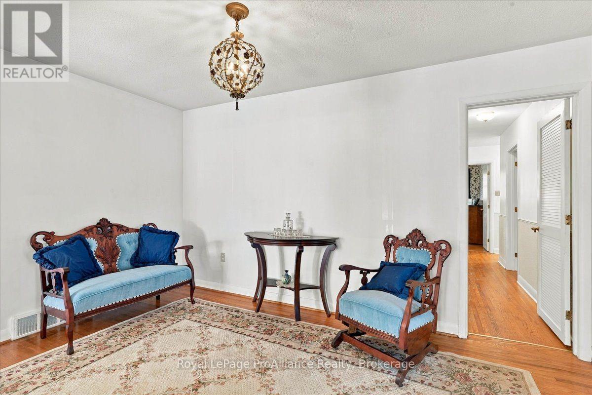 9 Parkview Heights Property Photo 7