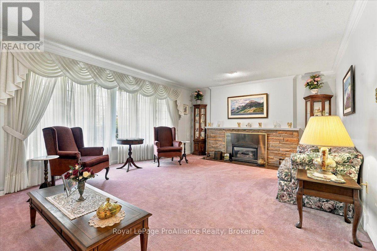 9 Parkview Heights Property Photo 8