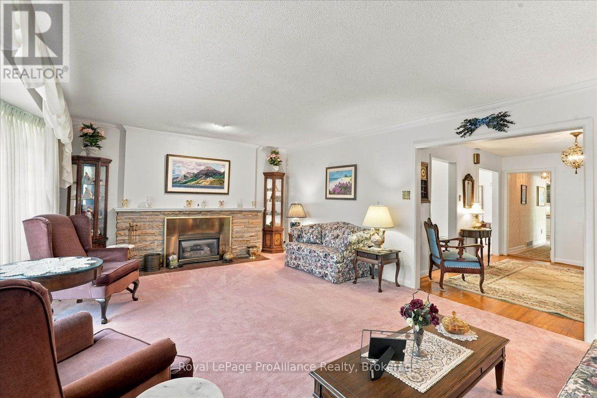9 Parkview Heights Property Photo 10