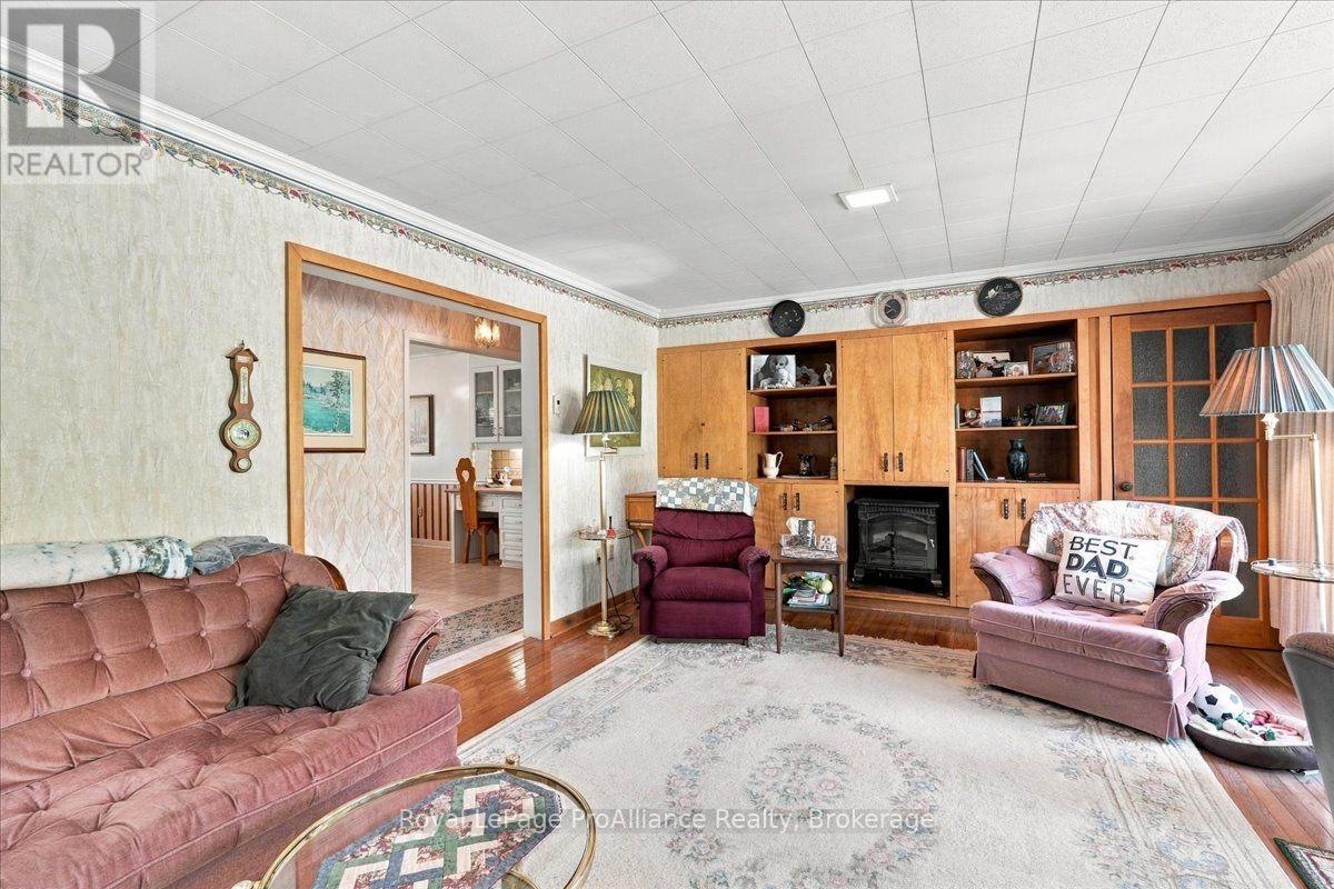 9 Parkview Heights Property Photo 23