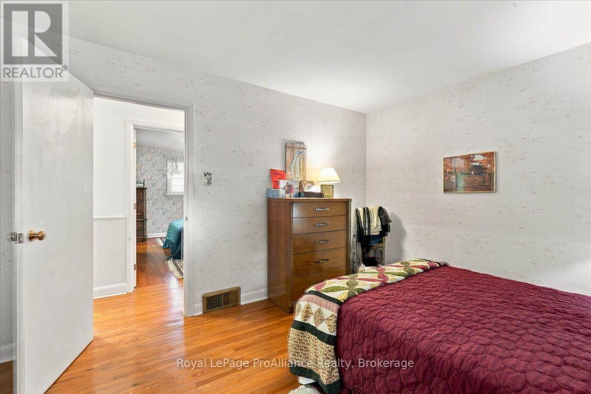 9 Parkview Heights Property Photo 32