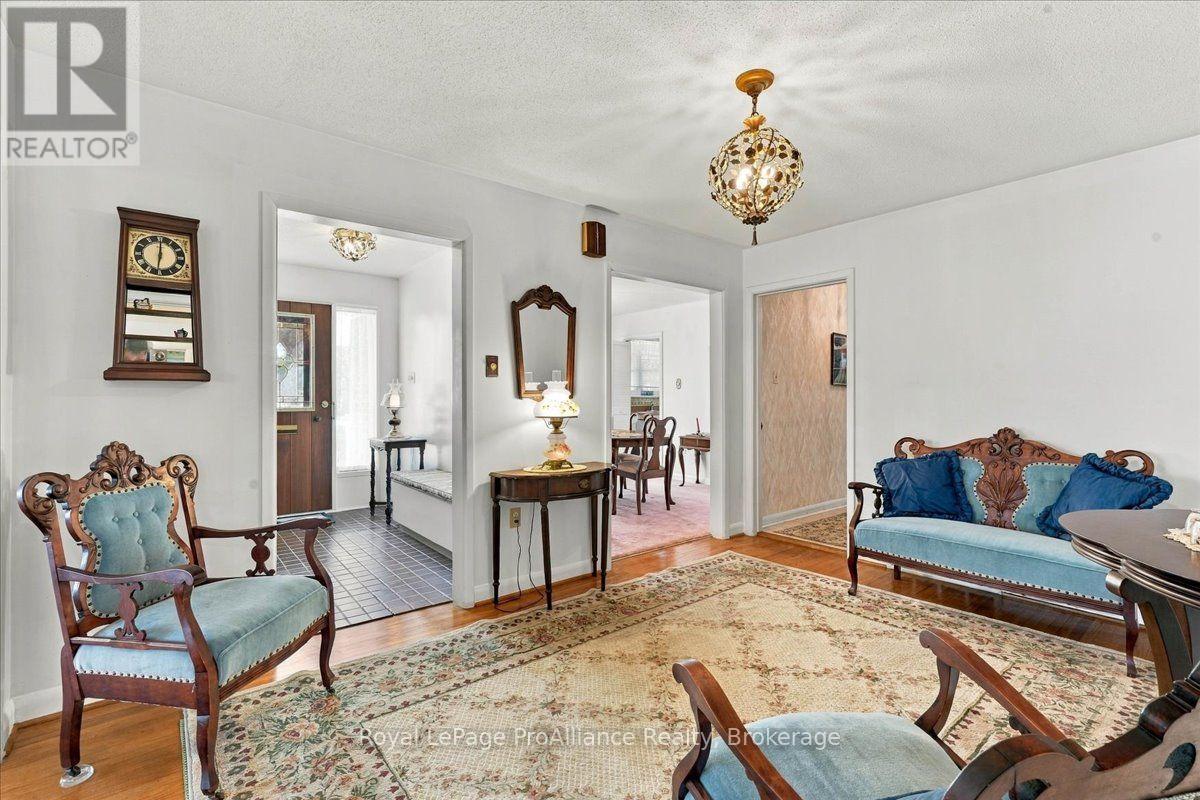9 Parkview Heights Property Photo 36