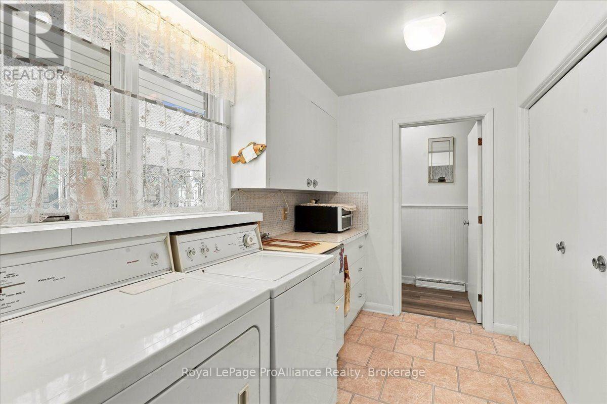 9 Parkview Heights Property Photo 39