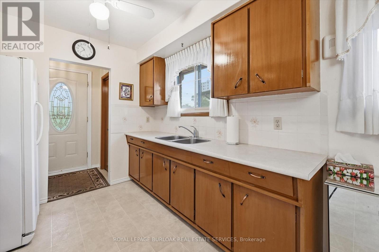 138 Luscombe Street Property Photo 8