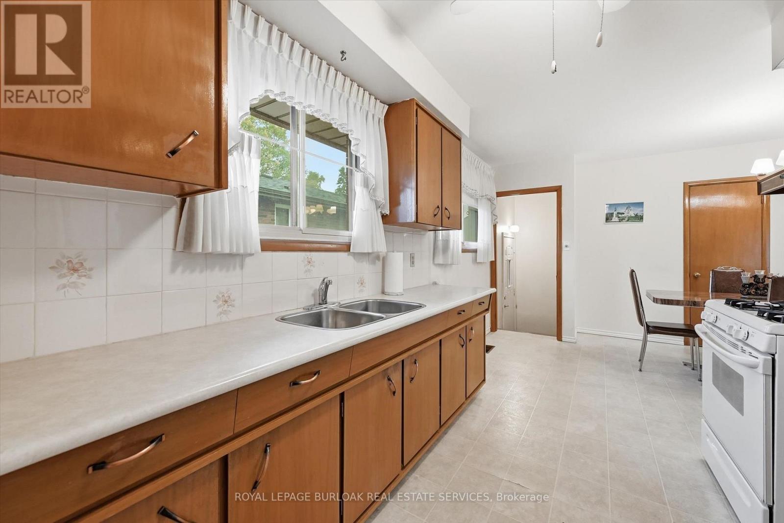 138 Luscombe Street Property Photo 10