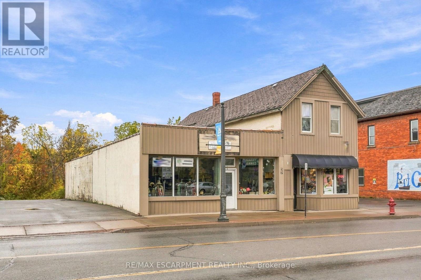 239 Main Street W Property Photo 2
