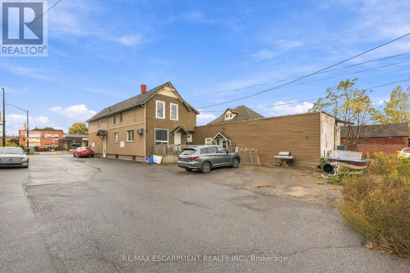239 Main Street W Property Photo 15