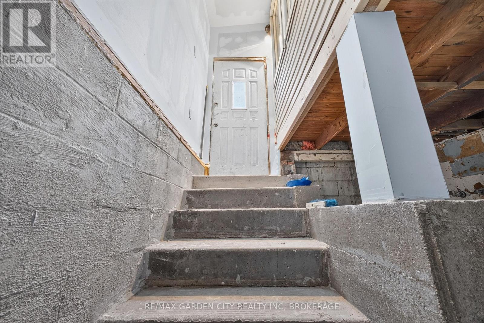 75 Keith Street Property Photo 40