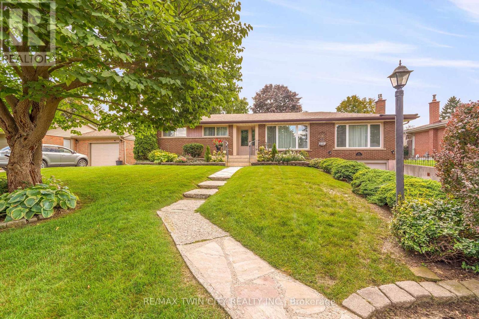 25 BRIER CRESCENT Property Photo 1