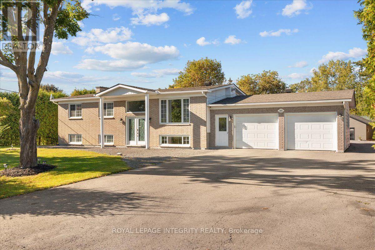 3073 Old Montreal Road Property Photo 1
