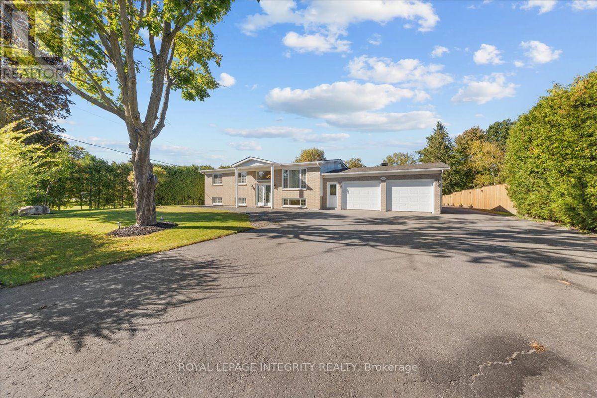 3073 Old Montreal Road Property Photo 2