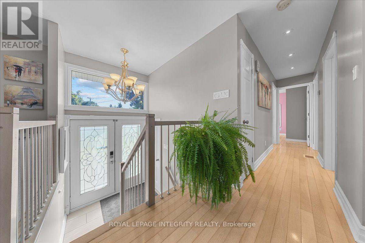 3073 Old Montreal Road Property Photo 4