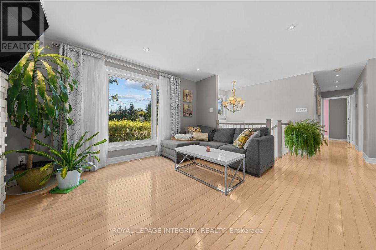 3073 Old Montreal Road Property Photo 5