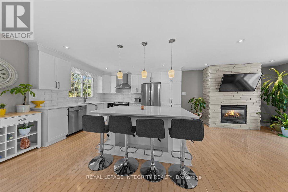 3073 Old Montreal Road Property Photo 9