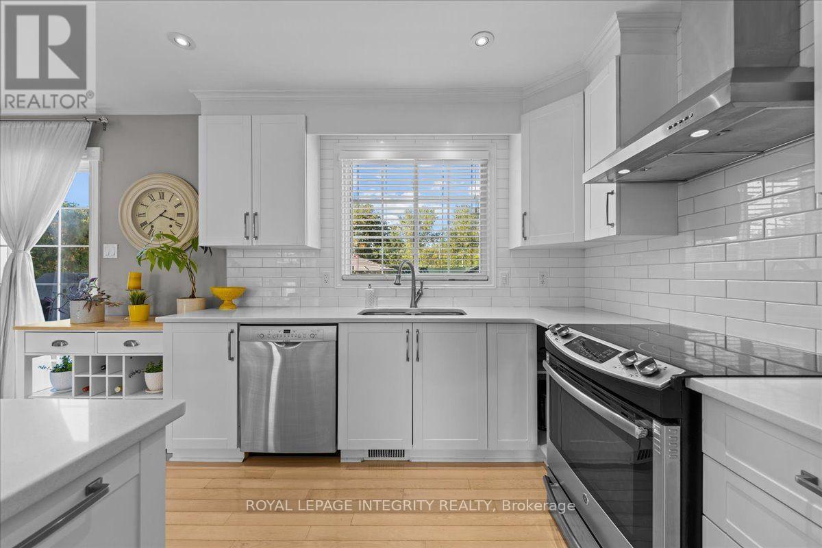 3073 Old Montreal Road Property Photo 10