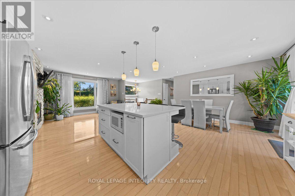3073 Old Montreal Road Property Photo 11
