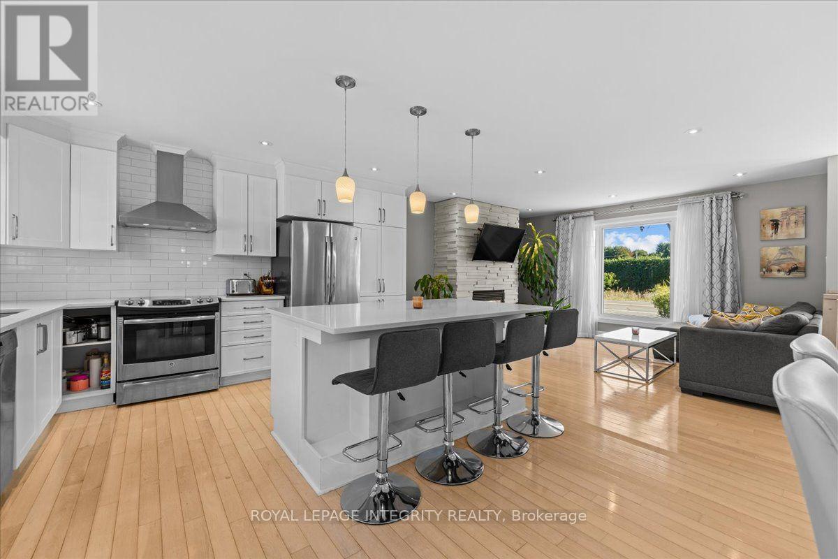 3073 Old Montreal Road Property Photo 13