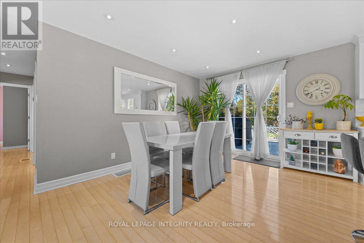 3073 Old Montreal Road Property Photo 14