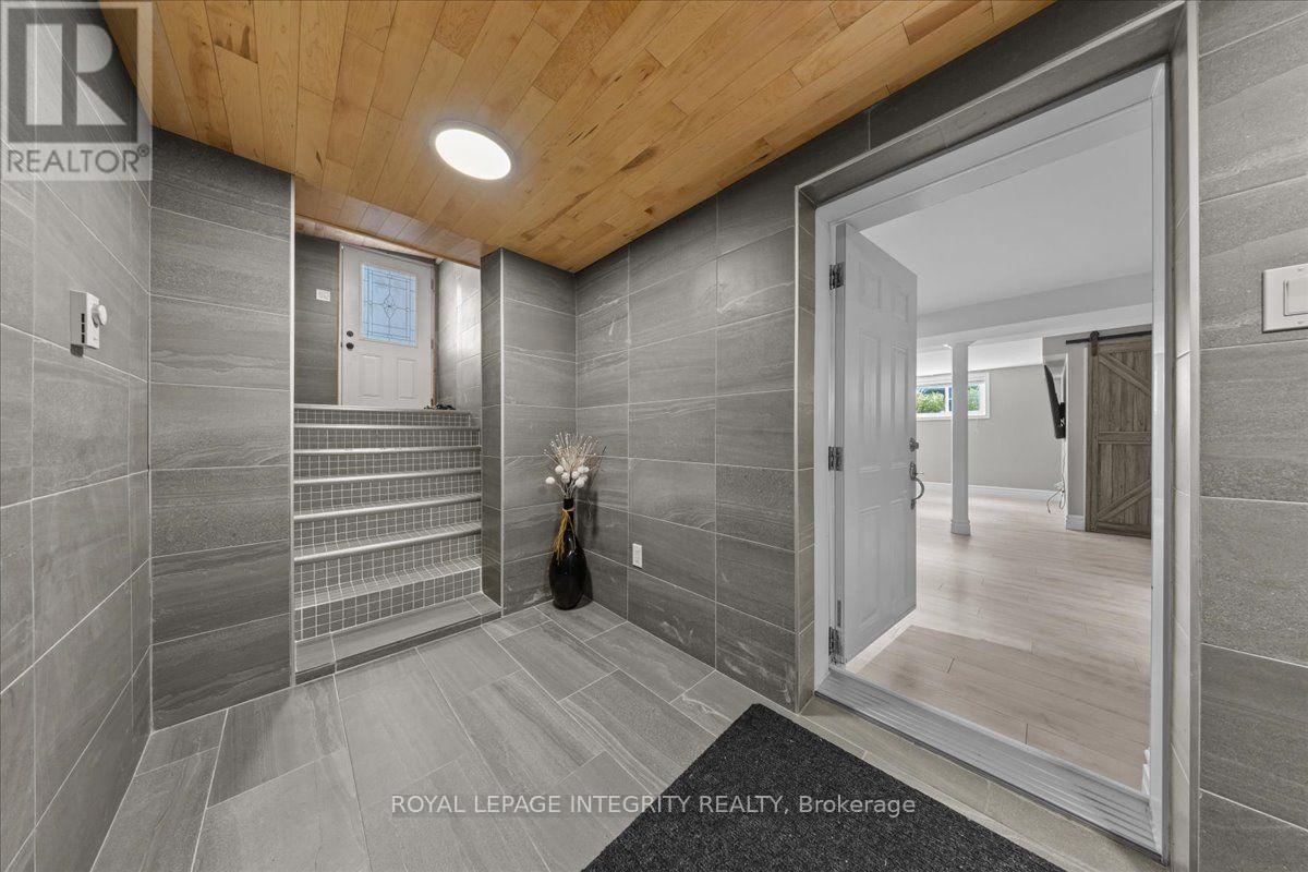3073 Old Montreal Road Property Photo 32