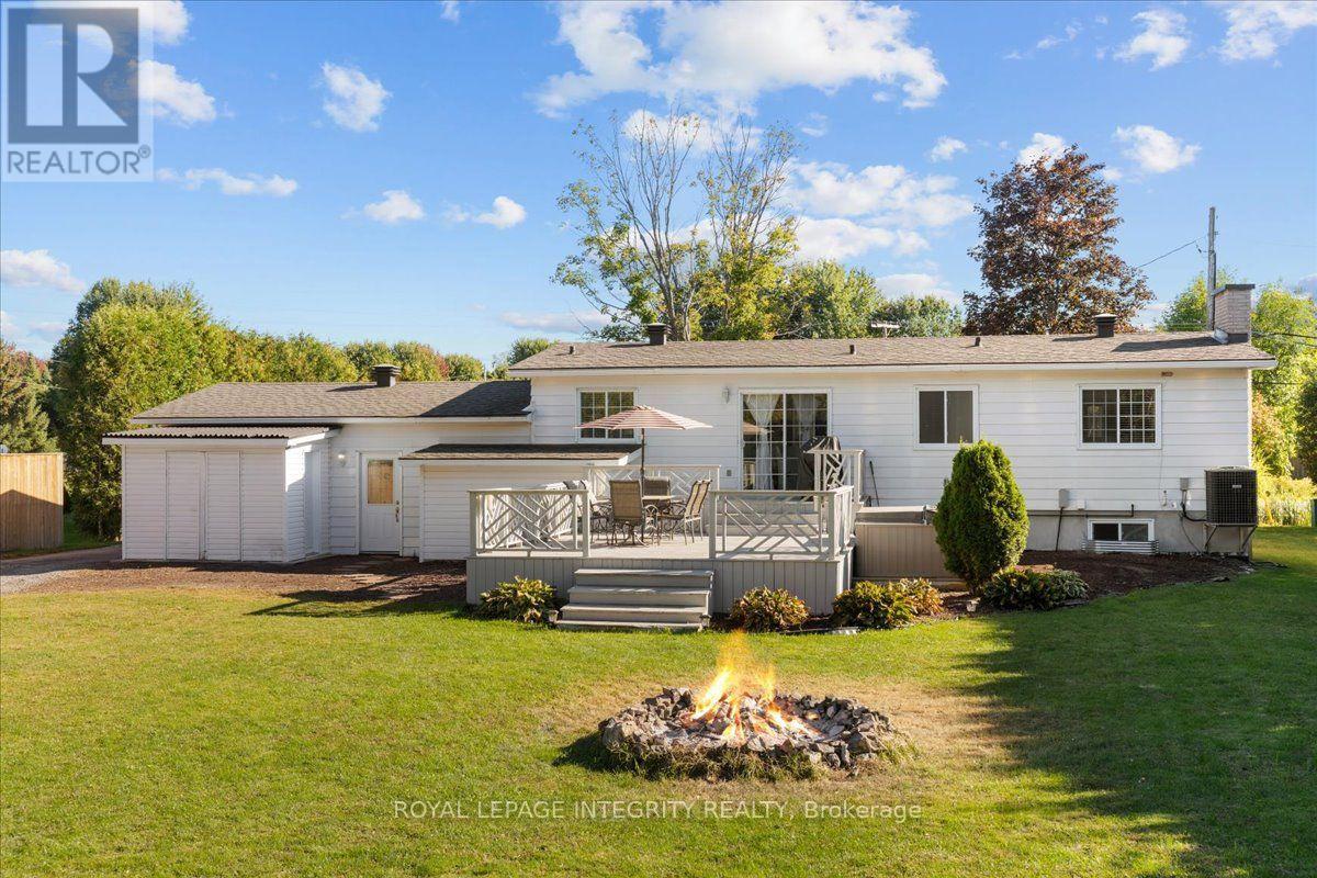 3073 Old Montreal Road Property Photo 34