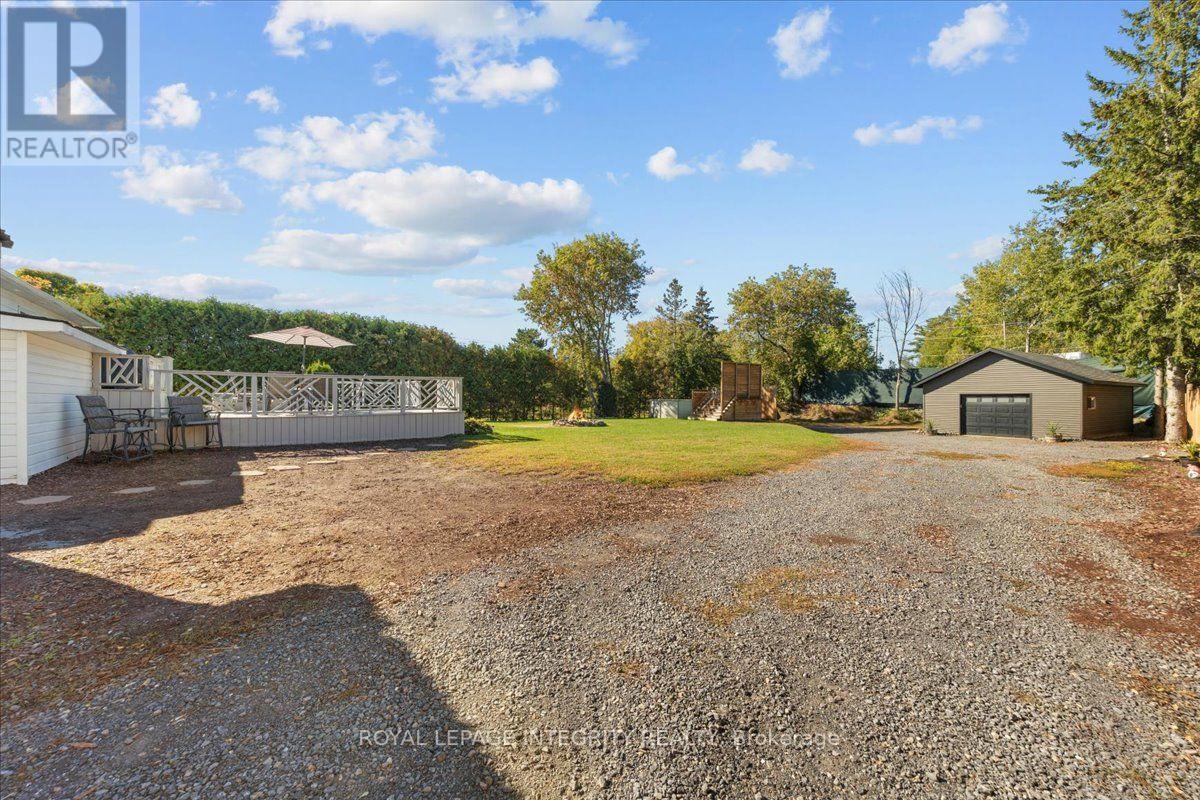 3073 Old Montreal Road Property Photo 35