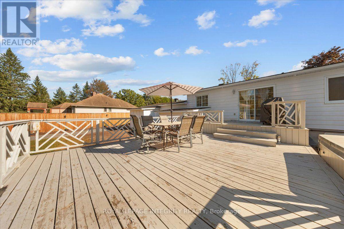 3073 Old Montreal Road Property Photo 37